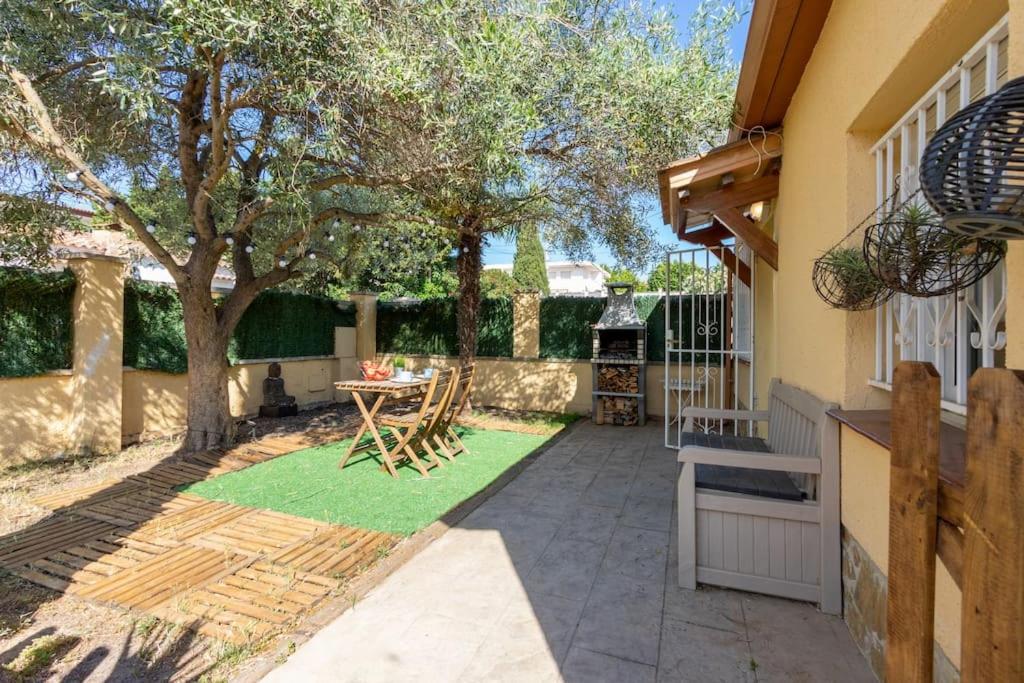הוילה אמפוריבראבה Casita Con Jardin, Bbq, Wifi, Centro Y Playa מראה חיצוני תמונה