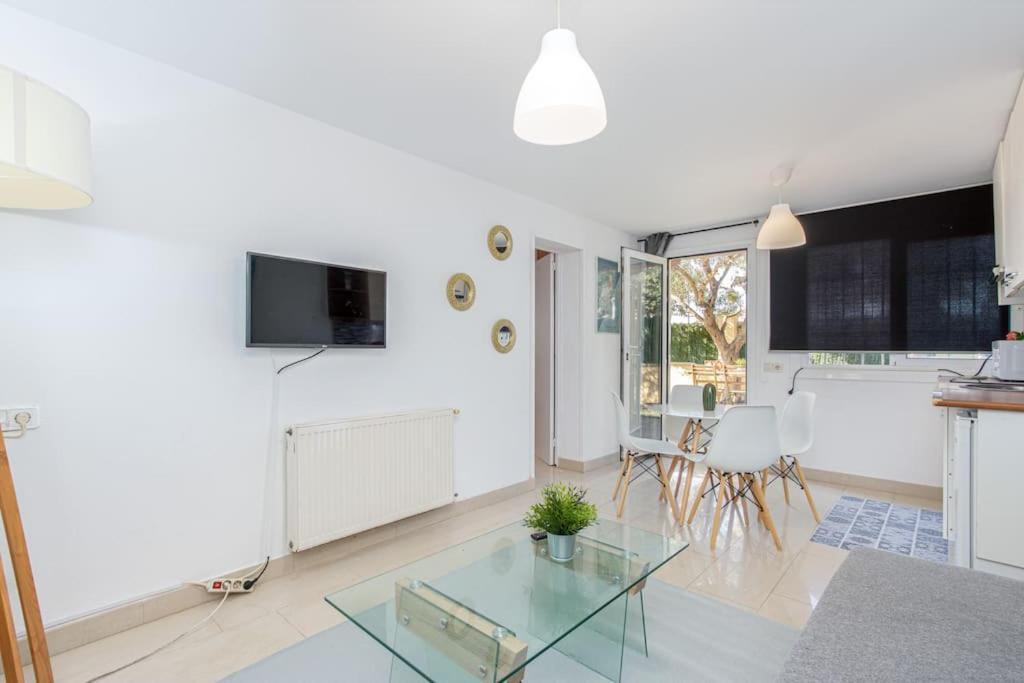 הוילה אמפוריבראבה Casita Con Jardin, Bbq, Wifi, Centro Y Playa מראה חיצוני תמונה